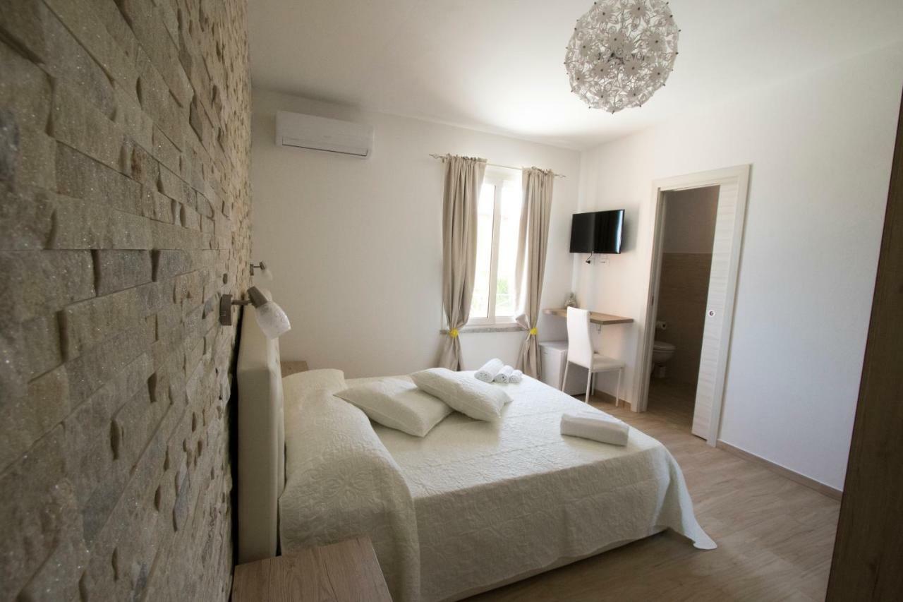 B&B Sole E Luna San Teodoro  Exterior photo