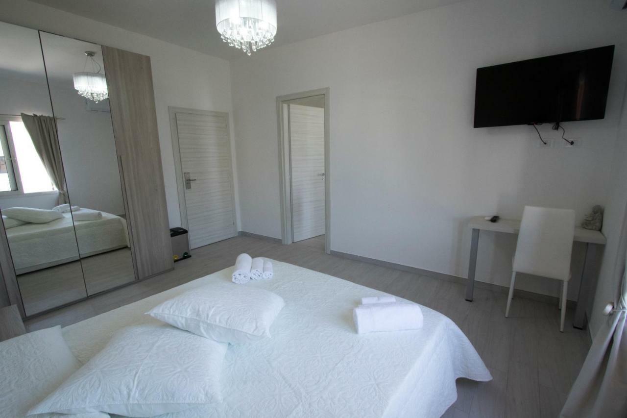 B&B Sole E Luna San Teodoro  Exterior photo