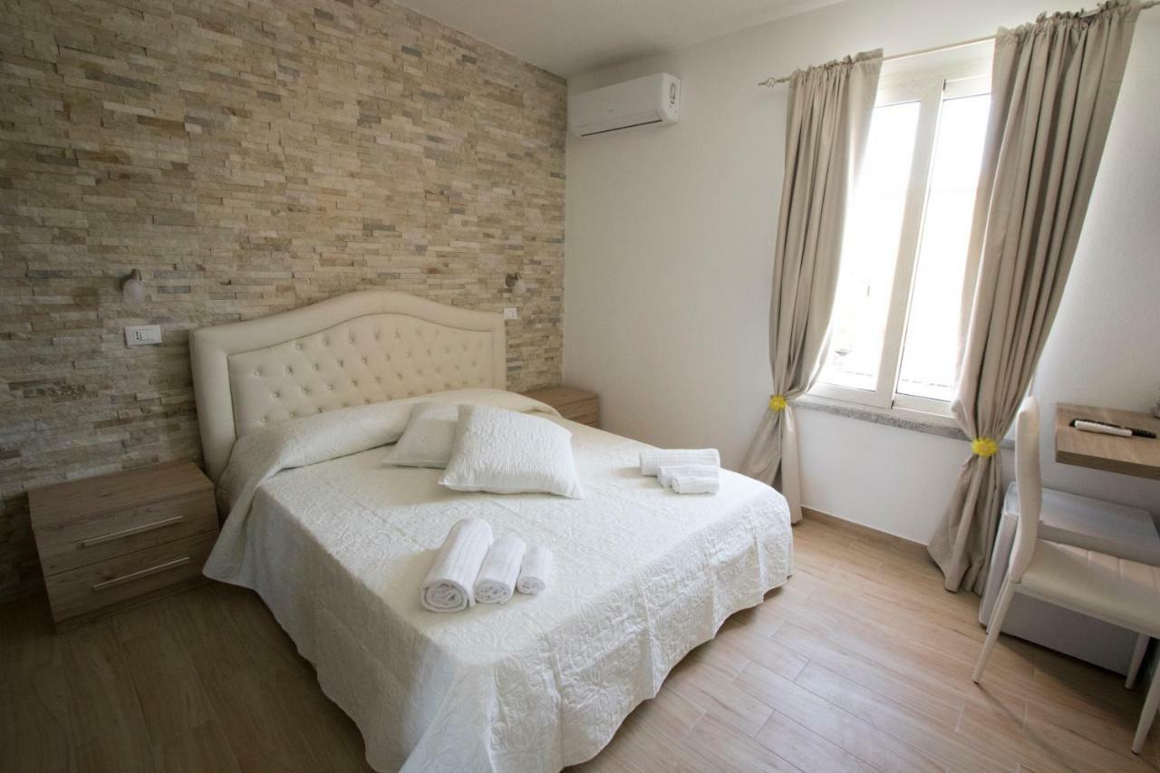 B&B Sole E Luna San Teodoro  Exterior photo