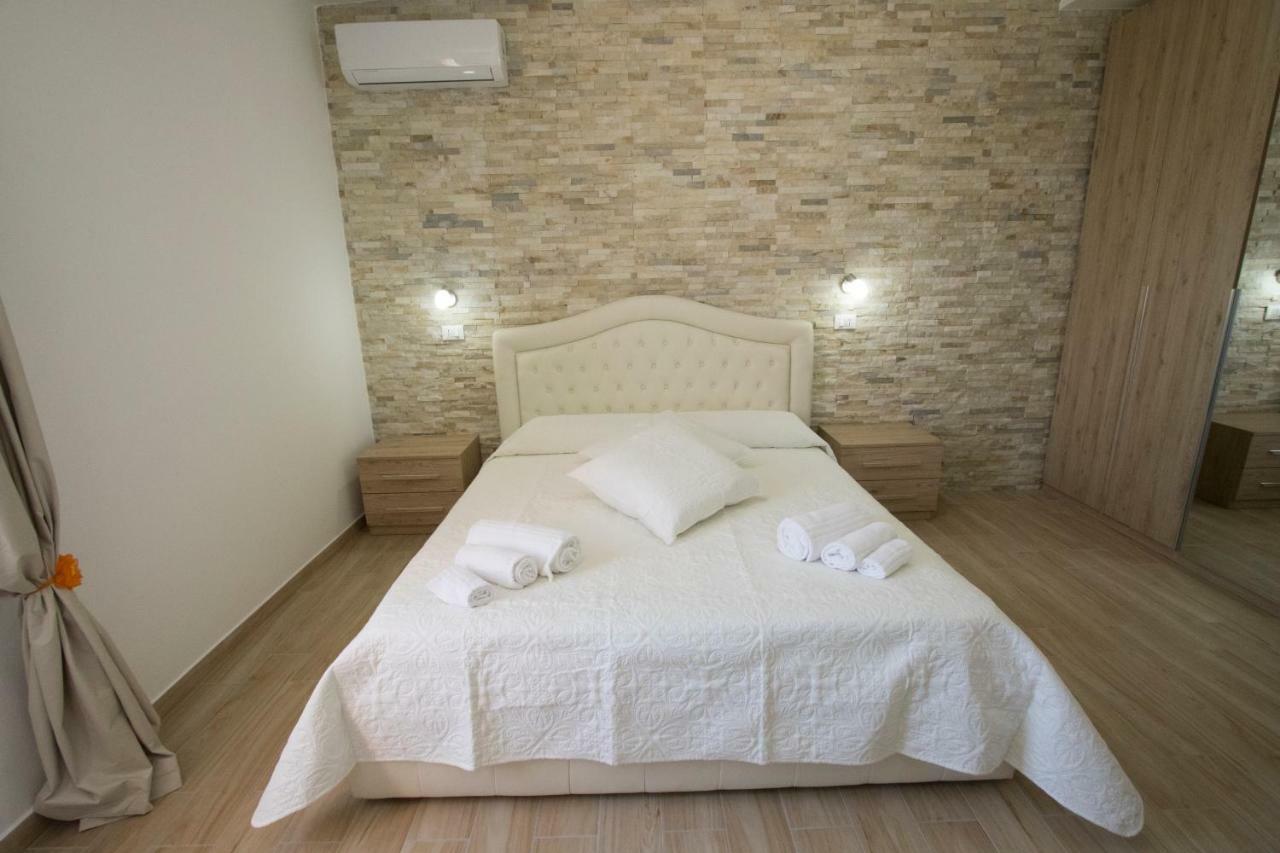 B&B Sole E Luna San Teodoro  Exterior photo